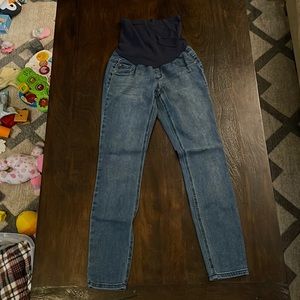 Maternity jeans, size XS, medium wash